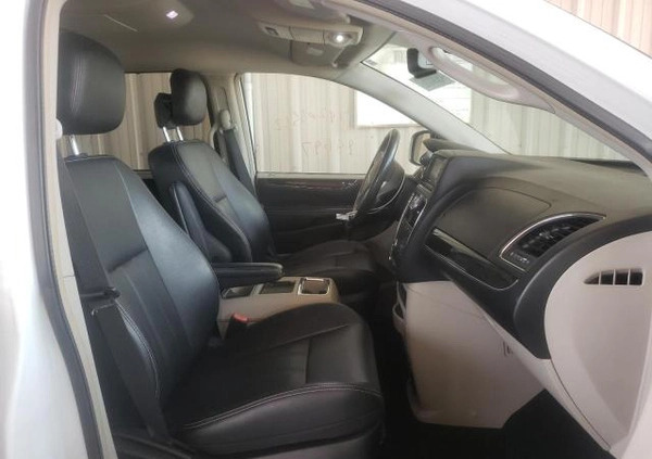 Chrysler Town &amp; Country cena 28900 przebieg: 98000, rok produkcji 2015 z Bełżyce małe 37